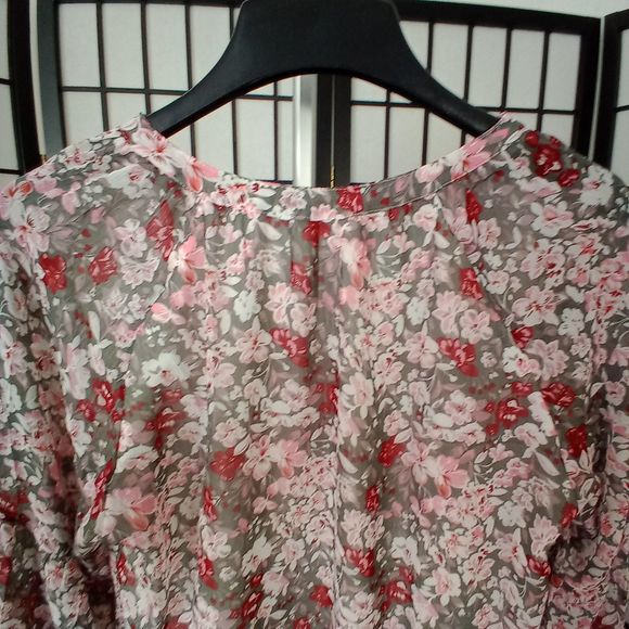 FLORAL Women's Chiffon Shirt Loose V Neck Long Sleeved Size Large - Picture 6 of 6